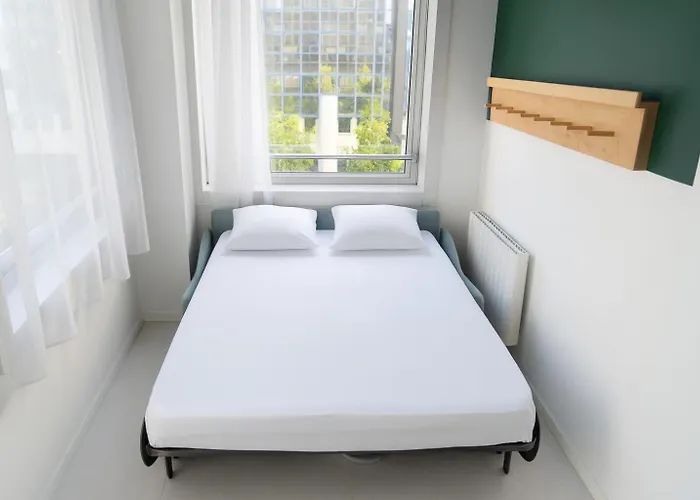 Ecla Paris 3*